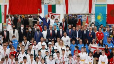 Cumhurbaşkanı Tatar, sporcuları ve ailelerini tebrik etti