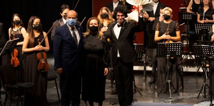 Cumhurbaşkanı Ersin Tatar ve eşi Sibel Tatar, KKTC CSO’nun, dün akşam Dr. Fazıl Küçük ve Rauf Raif Denktaş anısına verdiği konsere katıldı