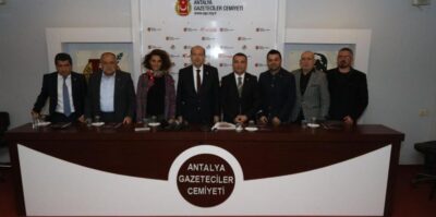 Cumhurbaşkanı Ersin Tatar, Antalya’da gazetecilerle buluştu: “Türkiye Cumhuriyeti’nin diplomasideki başarıları, milli davamızın savunulmasında bize de güç vermektedir”