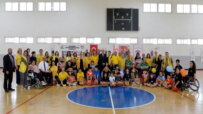 Cumhurbaşkanı Ersin Tatar, Tekerlekli Sandalye Basketbol Empati Maçı ve basketbol bağışı etkinliğine katıldı