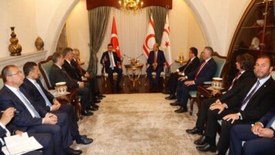 Cumhurbaşkanı Ersin Tatar, Türkiye Cumhuriyeti Cumhurbaşkanı Yardımcısı Cevdet Yılmaz’la görüşmesinde KKTC’nin bir cazibe merkezi olabileceğine dikkat çekti