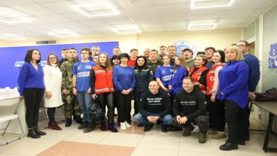 Andrey Turchak ve Vyacheslav Gladkov Belgorod gazetecileriyle bir araya gelerek Birleşik Rusya gönüllülerine şükran mektuplarını sundular