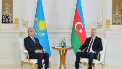 İlham Aliyev, Kazakistan Cumhurbaşkanı Kasım-Jomart Tokayev ile sınırlı bir görüşme gerçekleştirdi